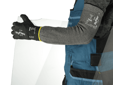 Operator wearing HyFlex® 11-280 sleeves handles a panel, ensuring safe grip and careful positioning during transport