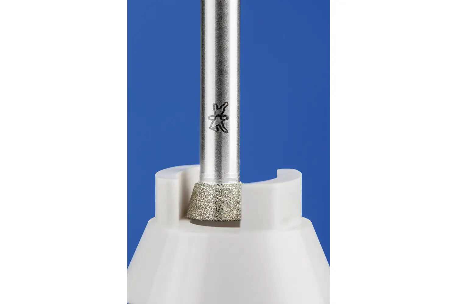 Düzlemsel yüzeylerin ve çıkıntıların taşlanması için elmas taşlama ucu çanak tipi çap 3x8 ° mm sap çapı 3 mm D126 (orta) 2