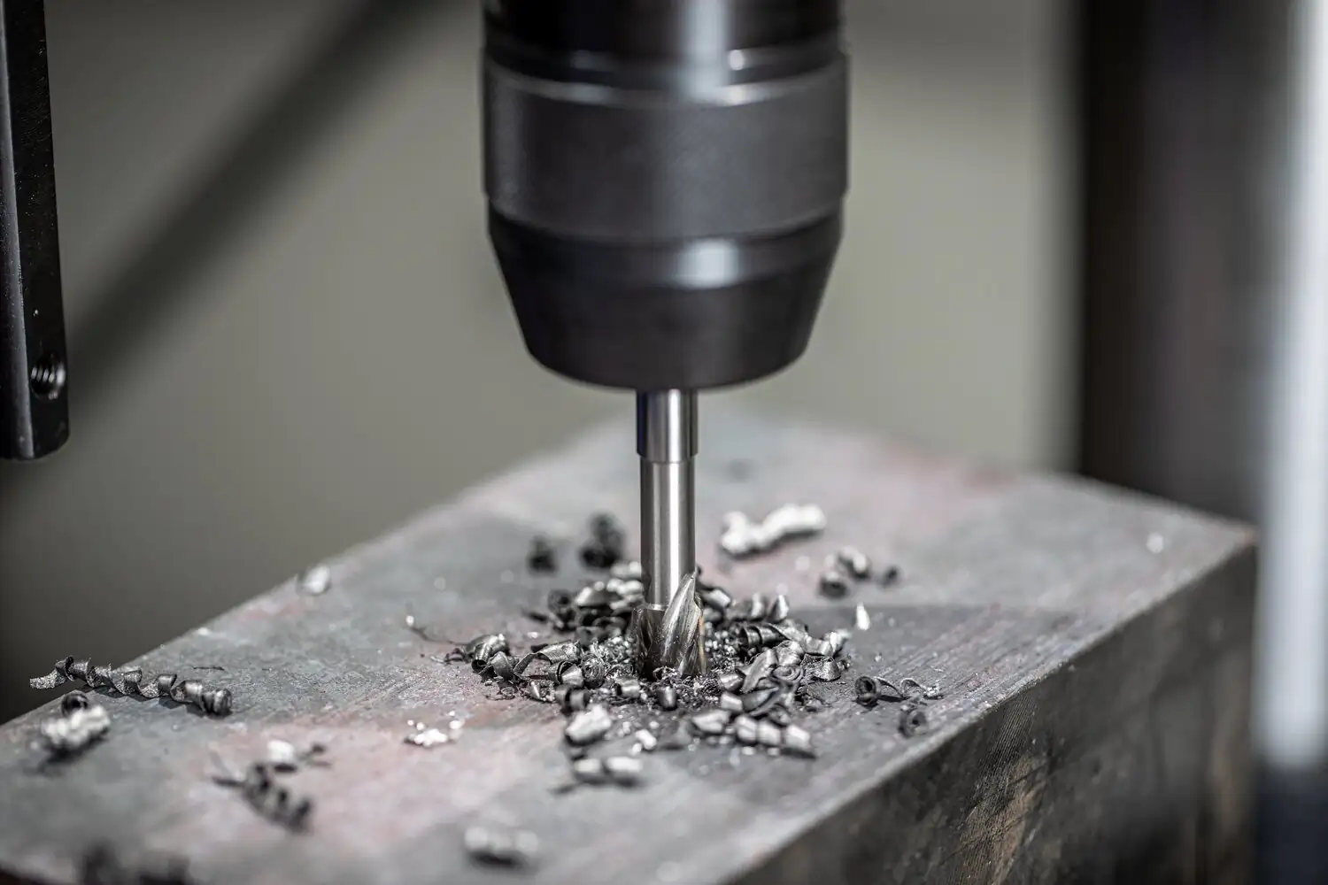 HSS düz havşa kılavuz pimi ile DIN 373 çap 20,0 mm sap çapı 12 mm orta açık delik için 3