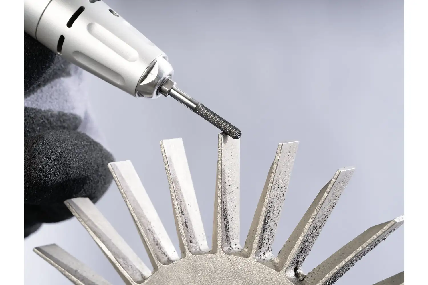 Yüksek performanslı karbür çapak alma frezesi MICRO silindirik tip radyüs uçlu WRC çap 03x13mm sap çapı 3mm HICOAT kaplamalı, finisaj için 2