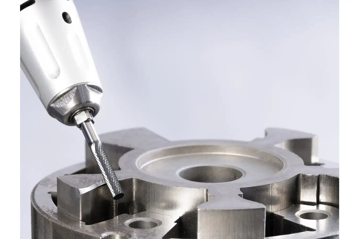 Yüksek performanslı karbür çapak alma frezesi MICRO silindirik tip ZYA çap 03x13 mm sap çapı 3 mm HICOAT kaplamalı, finisaj için 2