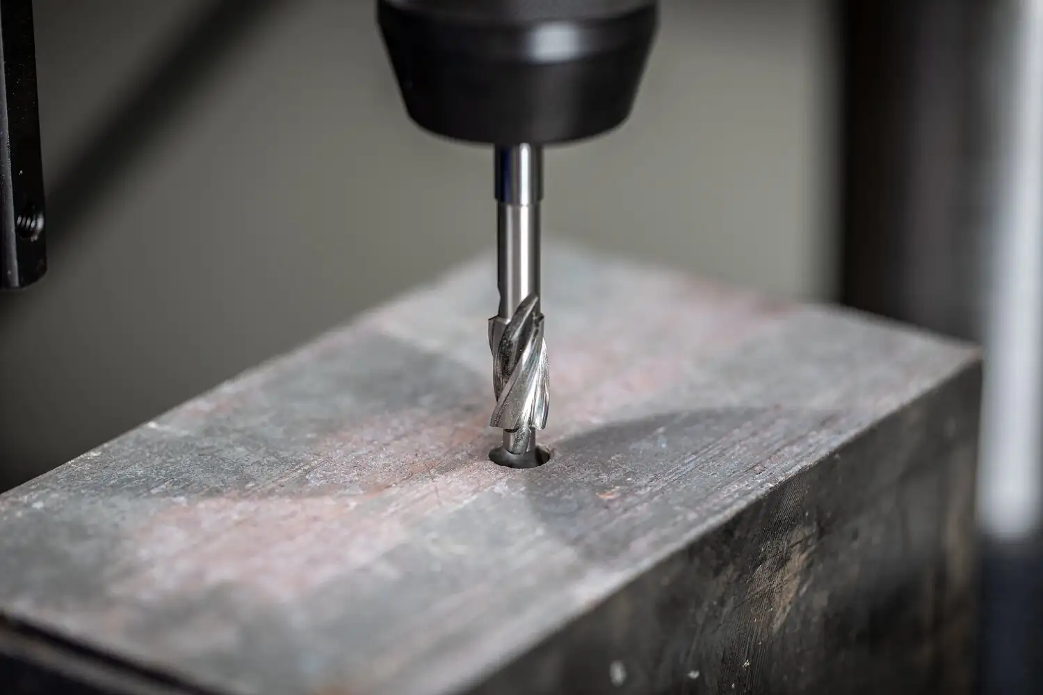 HSS düz havşa kılavuz pimi ile DIN 373 çap 20,0 mm sap çapı 12 mm orta açık delik için 4