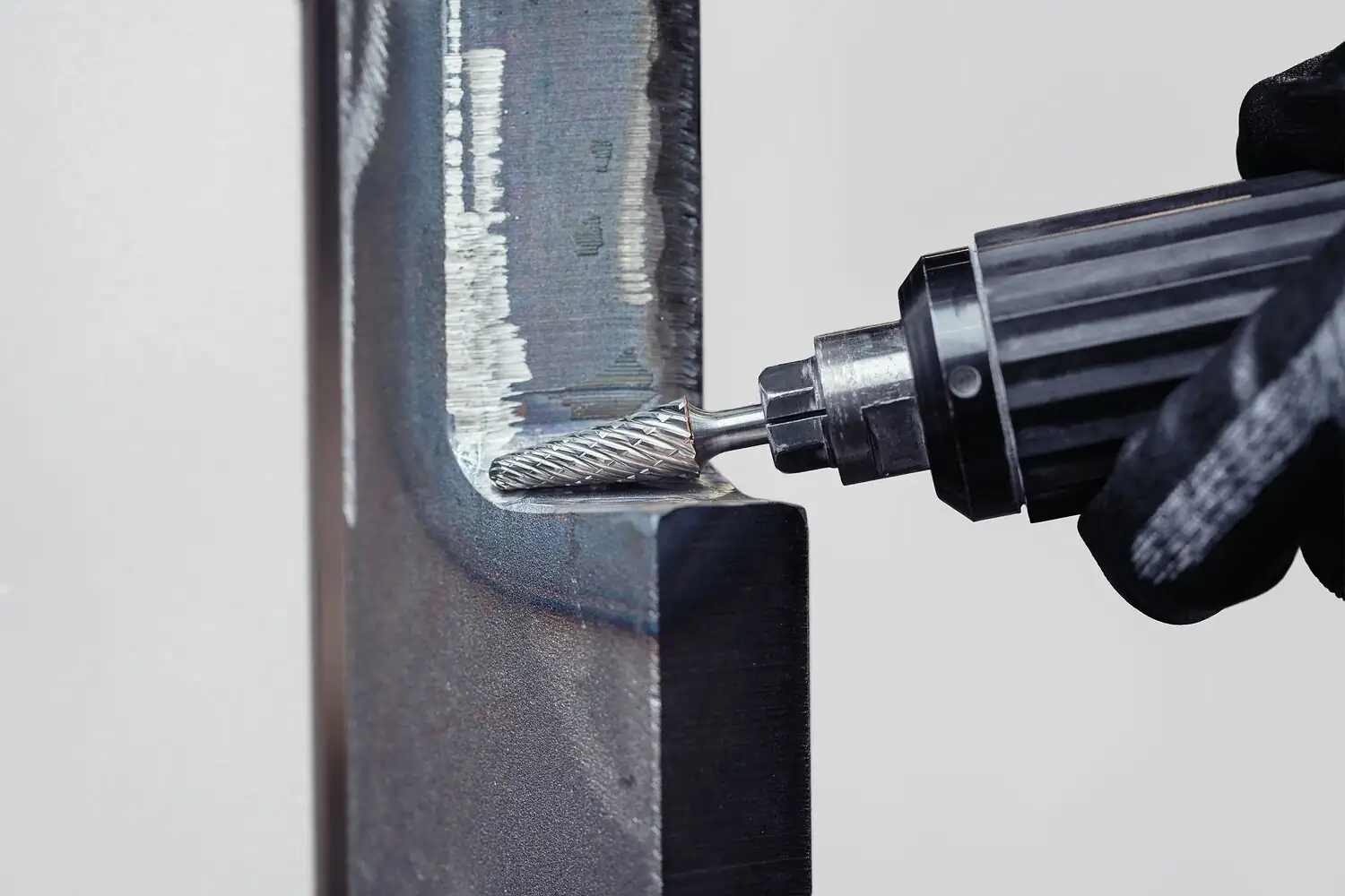 Yüksek performanslı karbür çapak alma frezesi STEEL, konik tip, radyüs uçlu, KEL çap 10x20 mm sap çapı 6 mm HICOAT, çelik için 2