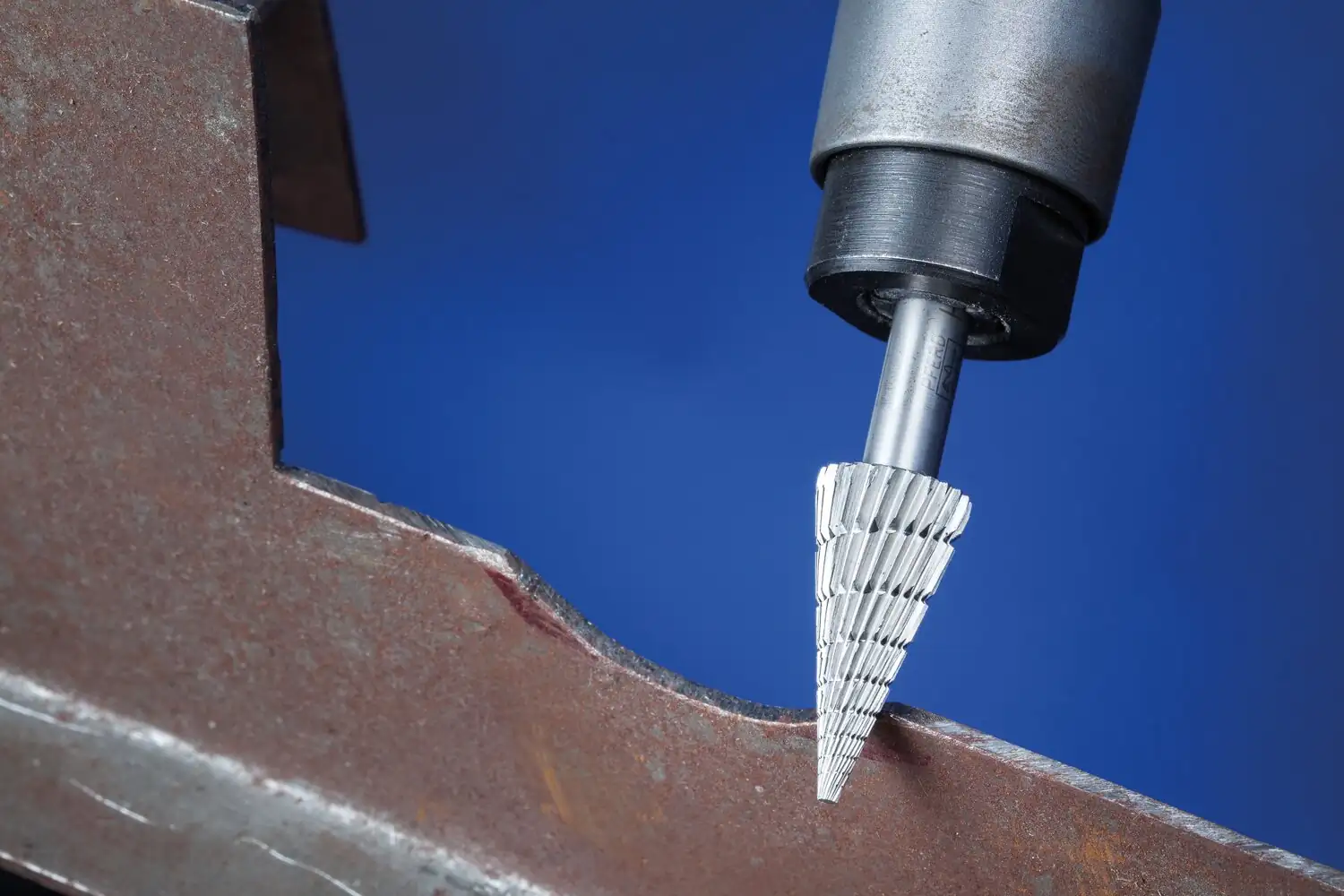 HSS döner kesici sivri uçlu konik tip G çap 06x18 mm sap çapı 6 mm Z 3 üniversal orta ince talaş ayırıcılı 2